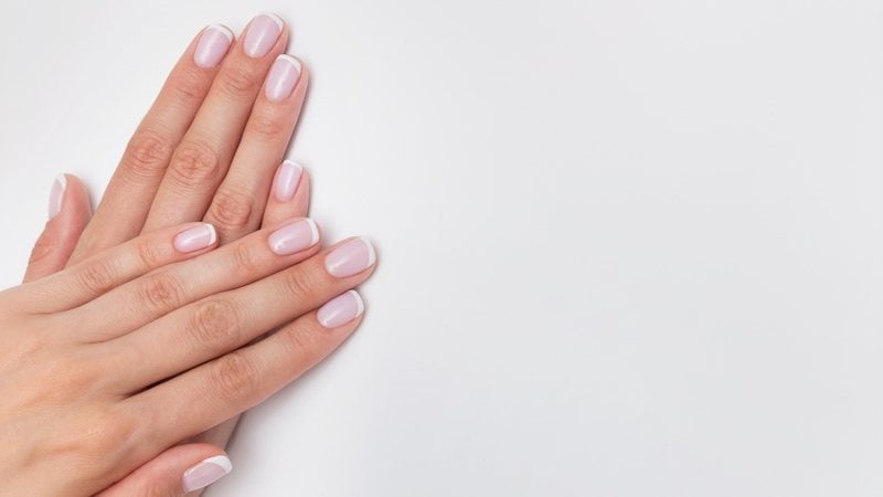 As unhas curtas também podem ser lindas e vamos te mostrar isso. - (Kateryna Maidannikova / iStock)