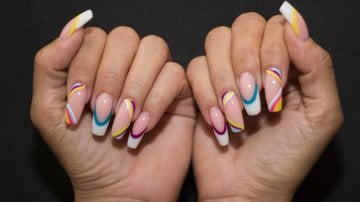 Deixe suas unhas deslumbrantes com essas ideias de decorações de unhas perfeitas. - (Tatiane Silva / iStock)