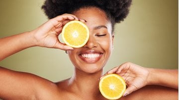 Saiba alguns mitos e verdades sobre vitamina C. - Jacob Wackerhausen / iStock