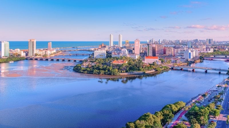 Essas dicas podem transformar as suas férias em Recife. - (FerreiraSilva / iStock)