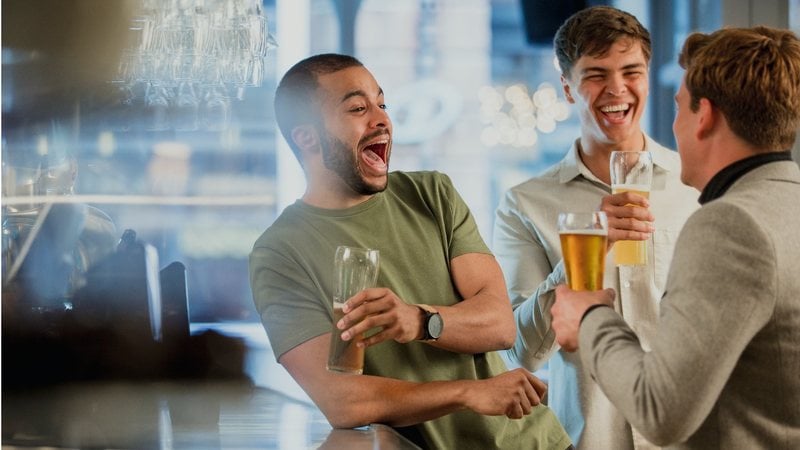 Essas frases podem proporcionar boas risadas entre você e os seus amigos. - (DGLimages / iStock)