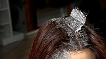 Essas dicas podem garantir beleza extra para o seu cabelo. - (Mehmet Hilmi Barcin / iStock)