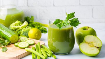 Confira 3 receitas simples de smoothies detox - Imagem: Esin Deniz / iStock