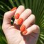 Se inspire e garante unhas lindas com nail art tropical. - (DevMarya / iStock)