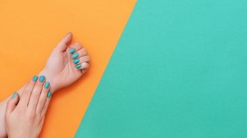 Confira as cores de esmalte mais lindas para o verão - Imagem: Ablozhka / iStock