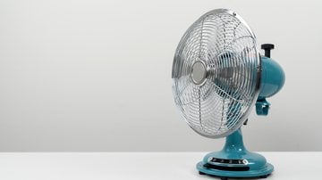 Descubra um jeito simples e barato de deixar o seu ventilador limpinho - Imagem: Kenishirotie / iStock