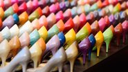 Essas cores de sapato vão garantir que você esteja belíssima durante todas as ocasiões. - (Connel_Design / iStock)