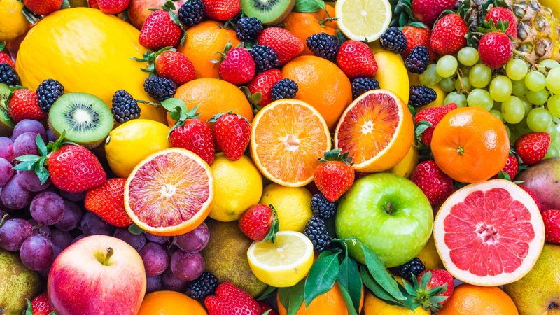 Confira as melhores frutas para soltar o intestino de forma natural. - leonori / istock