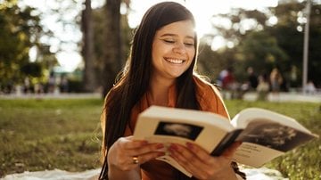 Esses livros nos lembram da beleza e da magia que existem no mundo, mesmo nos momentos mais difíceis. - Imagem: klebercordeiro / iStock