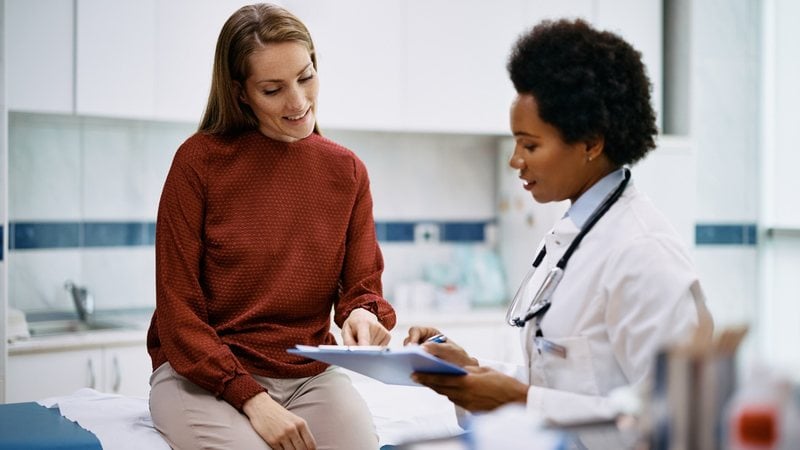 O exame preventivo do colo do útero é essencial para a saúde da mulher. - Drazen Zigic / istock