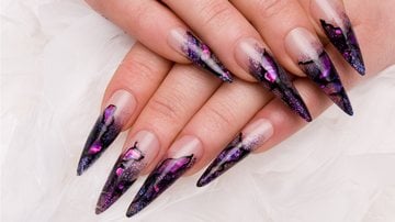 Deixe suas unhas em formato stiletto em casa. - (Hightower_NRW / iStock)