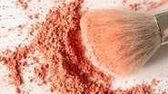 Saiba como usar um blush pêssego para arrasar! - (olhakozachenko / iStock)