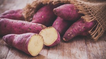 Saiba quantas calorias tem a batata-doce e como incluir na sua dieta. - (naito8 / iStock)