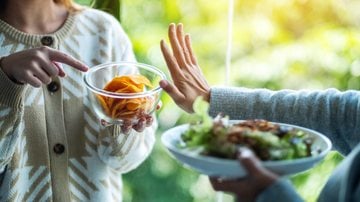 Os alimentos que não são bons comer durante a menstruação. - Farknot_Architect / istock