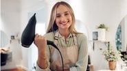 Essas dicas podem ajudar você a usar o secador de cabelo para facilitar a sua rotina. - (Jacob Wackerhausen / iStock)