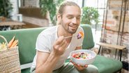 Saiba quais vegetais possuem a vitamina B12 e adicione à sua dieta. - (RossHelen / iStock)