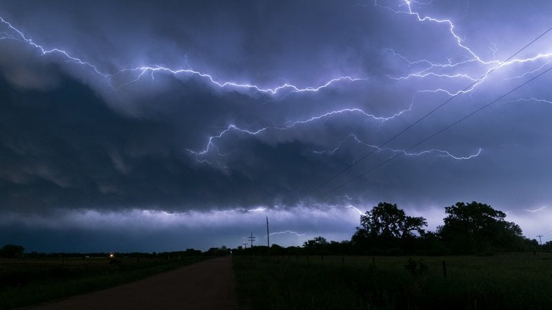 Saiba como se prevenir dos perigos dos raios durante as tempestades. - Meindert van der Haven/ iStock