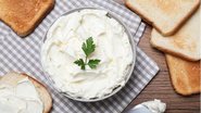 Veja qual é o mais saudável, creme de queijo ou requeijão. - Liudmila Chernetska / istock