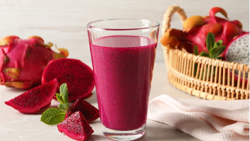 Aprenda como fazer suco de pitaya e garanta que vai se refrescar com essa bebida saborosa|! - (Liudmila Chernetska / iStock)