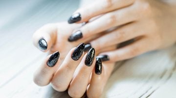 Saiba como deixar suas unhas bonitas por mais tempo. - (Julia Klueva / iStock)