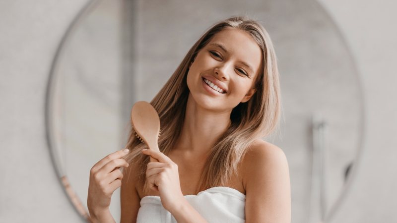 Descubra dicas imperdíveis para engrossar o seu cabelo. - Prostock-Studio / istock