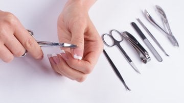 Veja como esterilizar o alicate de unhas de forma simples e sem sair de casa. - margostock / istock