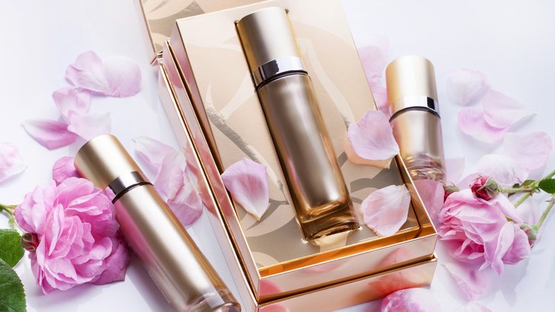 Entenda mais sobre a nova tendência de clubes de assinatura de perfumes. - YakubovAlim / istock