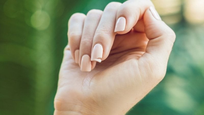 Saiba como manter as unhas perfeitas mesmo depois de quebrar. - galitskaya/ iStock