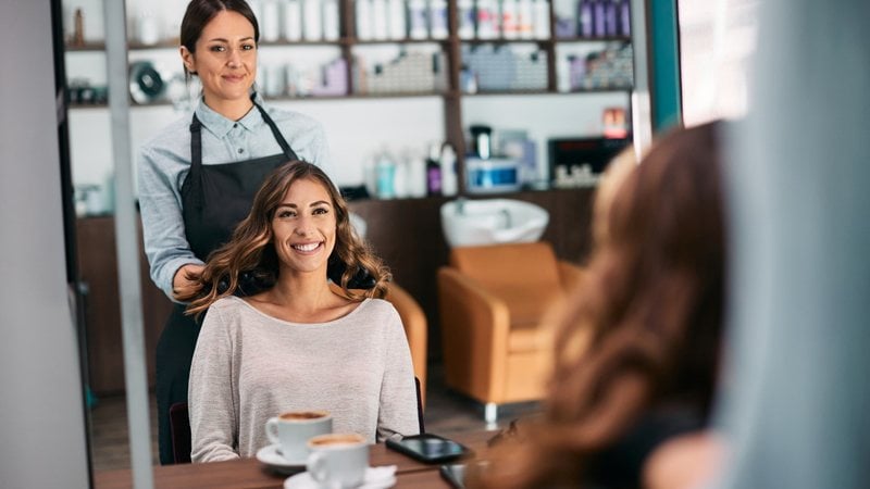 Ideias de cortes de cabelo para mulheres com o rosto mais arredondado. - Drazen Zigic / istock