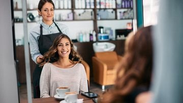 Ideias de cortes de cabelo para mulheres com o rosto mais arredondado. - Drazen Zigic / istock