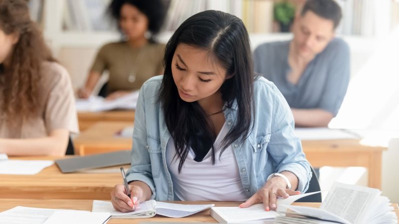 Não perca tempo e comece desde já seus estudos para o Enem 2024. - fizkes/ iStock