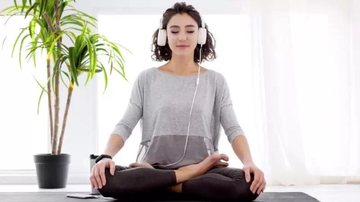 Um podcast pode ajudar mesmo na hora de relaxar. - monstArrr_/iStock