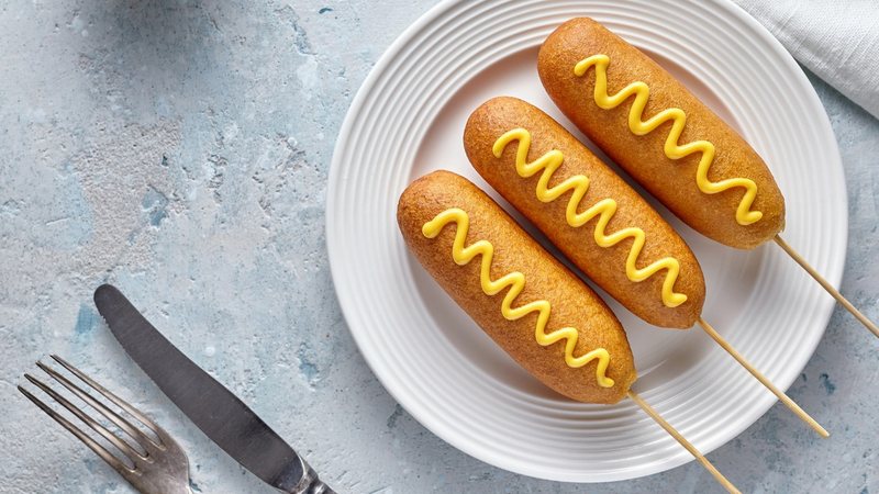 Com poucos ingredientes e preparo rápido, esse cachorro-quente vai conquistar corações nas festas juninas. - GreenArtPhotography / istock