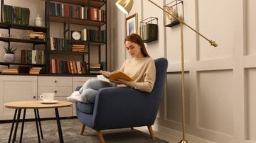 Com as dicas certas o seu espaço de leitura em casa pode ficar ainda mais aconchegante. - Liudmila Chernetska / istock