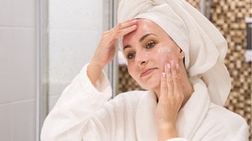 O hidratante facial em gel combina bastante com peles mais oleosas. - Viktoria Korobova / istock