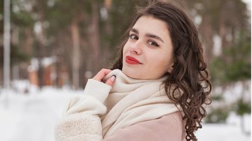 Descubra tendências e dicas para arrasar nas maquiagens de inverno. - pavlyukv / istock