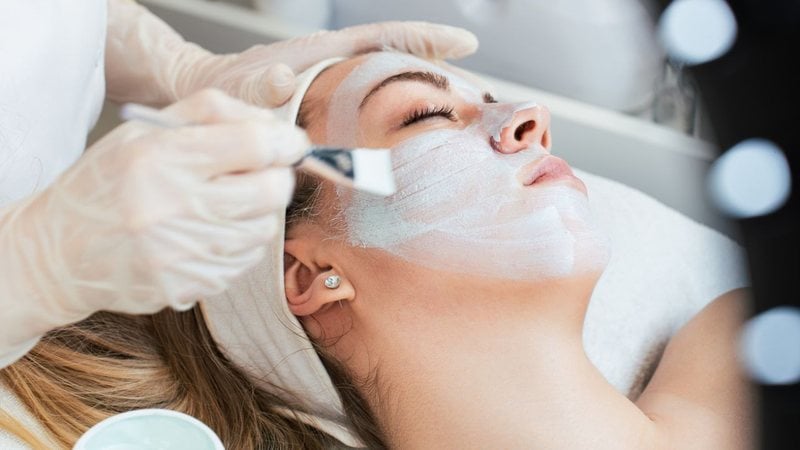 O avanço da estética aumentou as possibilidades de peeling para cada rosto. - DuxX/ iStock