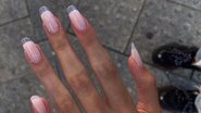 Aprenda como deixar suas unhas minimalistas e delicadas. - francesinha transparente