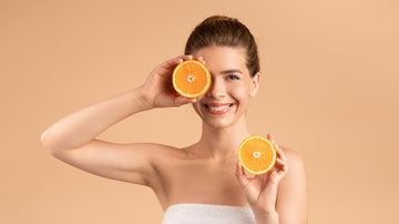 Mesmo presente em vários alimentos, a deficiência de Vitamina C é bem comum! - Prostock-Studio/iStock