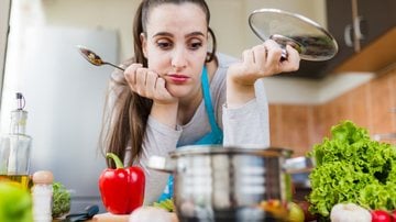 Estudos apontam que ao manipular três sistemas do nosso corpo é possível controlar a fome. - zoff-photo / istock