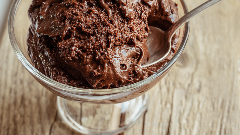 O mousse de chocolate fit é uma boa sobremesa com baixa caloria. - t sableaux / istock