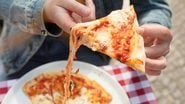 O truque é mais fácil do que você pensa e vai deixar sua pizza bem suculenta e quentinha. - Lashkhidzetim / istock