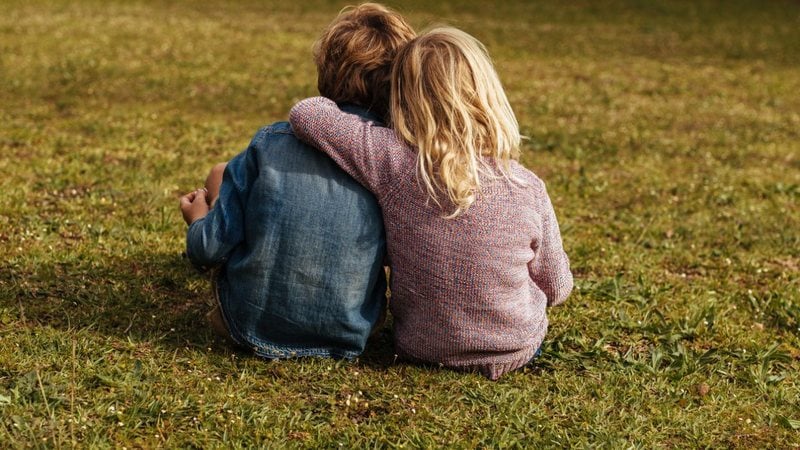 No dia 5 de setembro é comemorado o amor entre irmãos. - jacoblund / istock