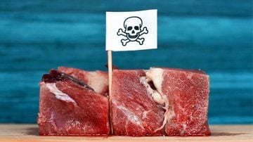 Carnes contaminadas oferecem diversos riscos à saúde. - Firn / istock