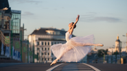 Bailarina brasileira representa o país em Ópera de Paris com apenas 18 anos. - ilyaska / istock