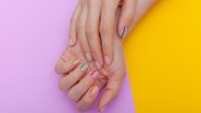 Surpreenda a todos com essas cores de esmalte super diferentonas. - Egor Novikov/ iStock