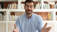 O hábito de falar sozinho ajuda algumas pessoas a se organizarem mentalmente. - fizkes / istock