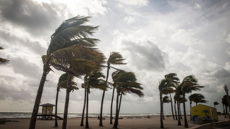 É importante acompanhar as notícias e seguir orientações das entidades climáticas. - lisatop/iStock