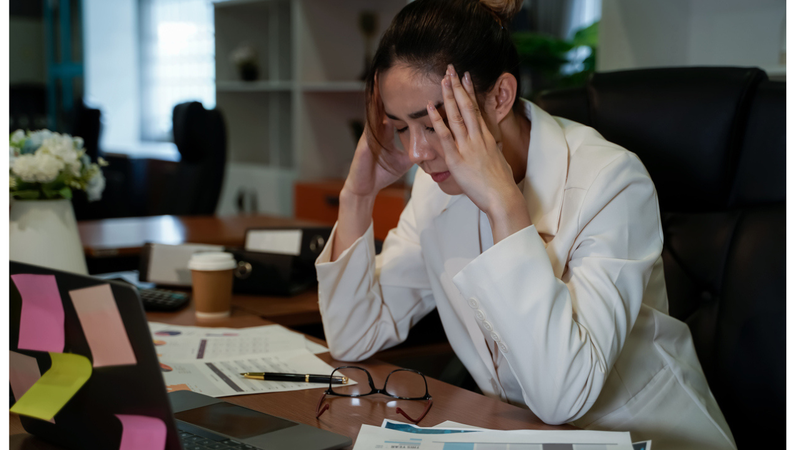 O levantamento ouviu relatos de trabalhadores ao redor do mundo e concluiu que o Brasil está no Top 4 quando se trata de estresse. - nong2 / istock