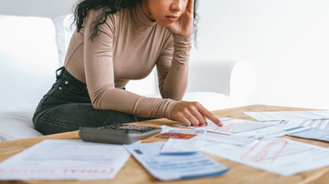 O primeiro passo para não cair em golpe, é saber reconhecê-lo. - Moment Makers Group / istock